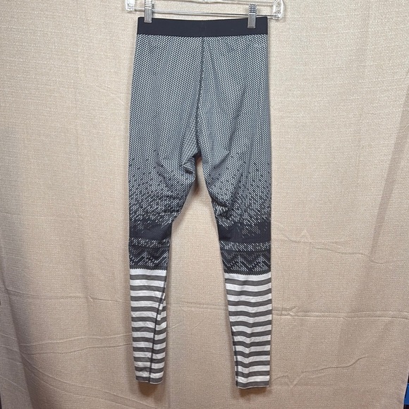 Nike Gray Leggings Stretch Fit Athletic Wear - Picture 2 of 9